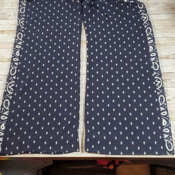 CAbi 5176 Track‎ Star Bandana Print Wide Leg Flowy Pant Pants Size 8 - Picture 8 of 8